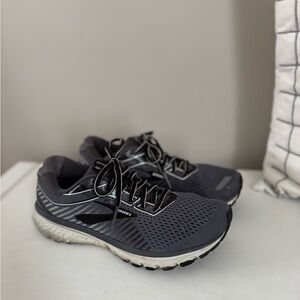 Brooks Men's Black Grey and White Athletic Shoes